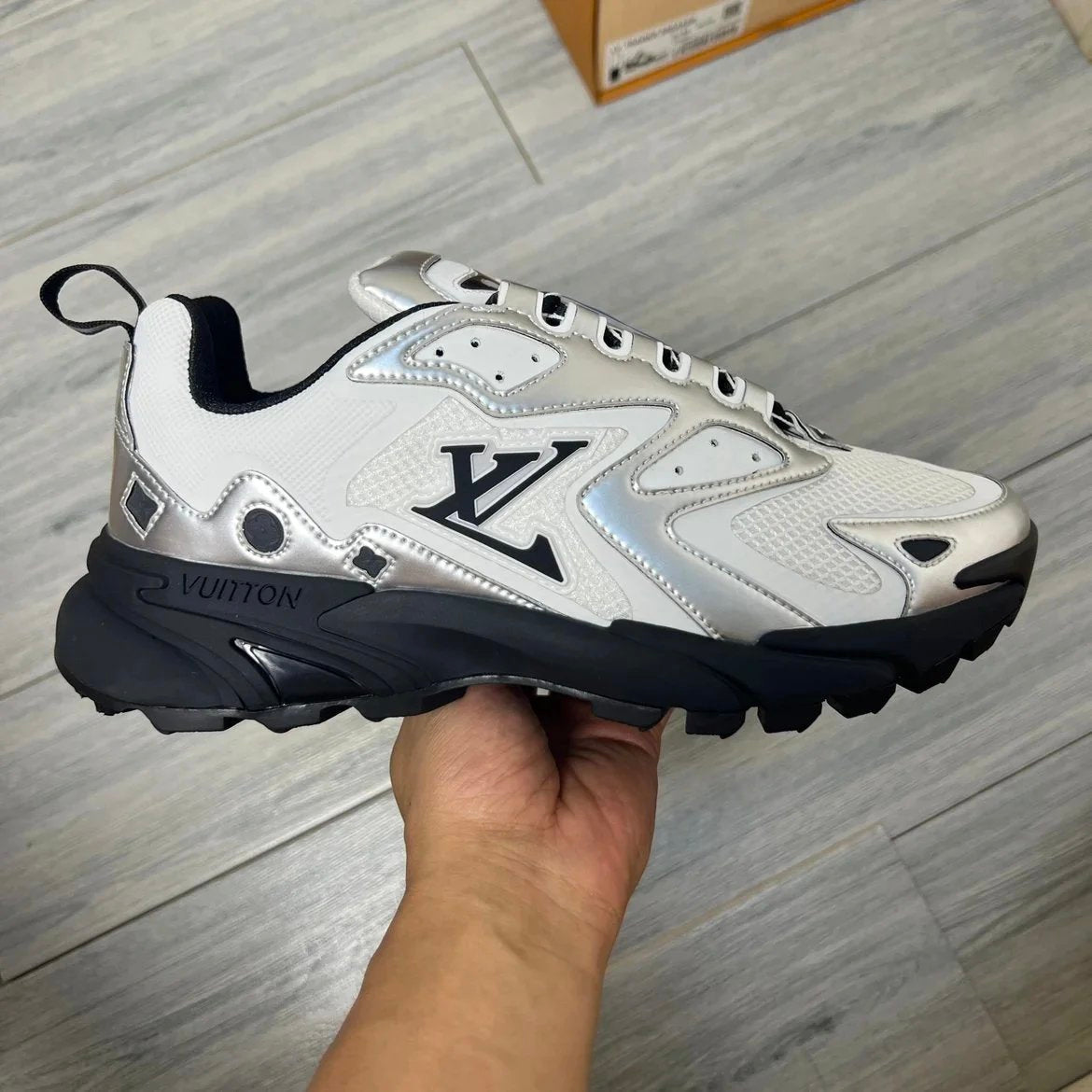 LV Runner Tatic Silver