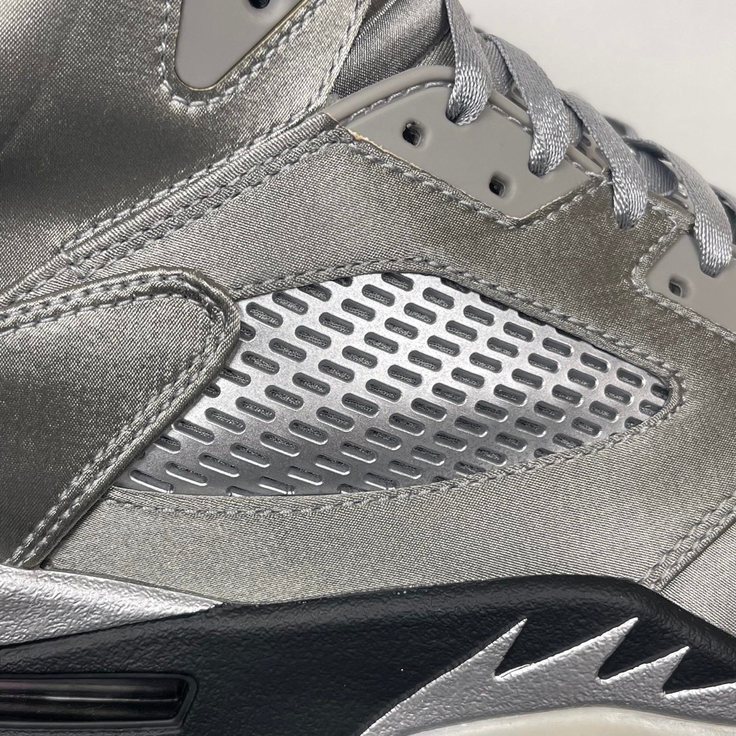 AJ 5 Wings