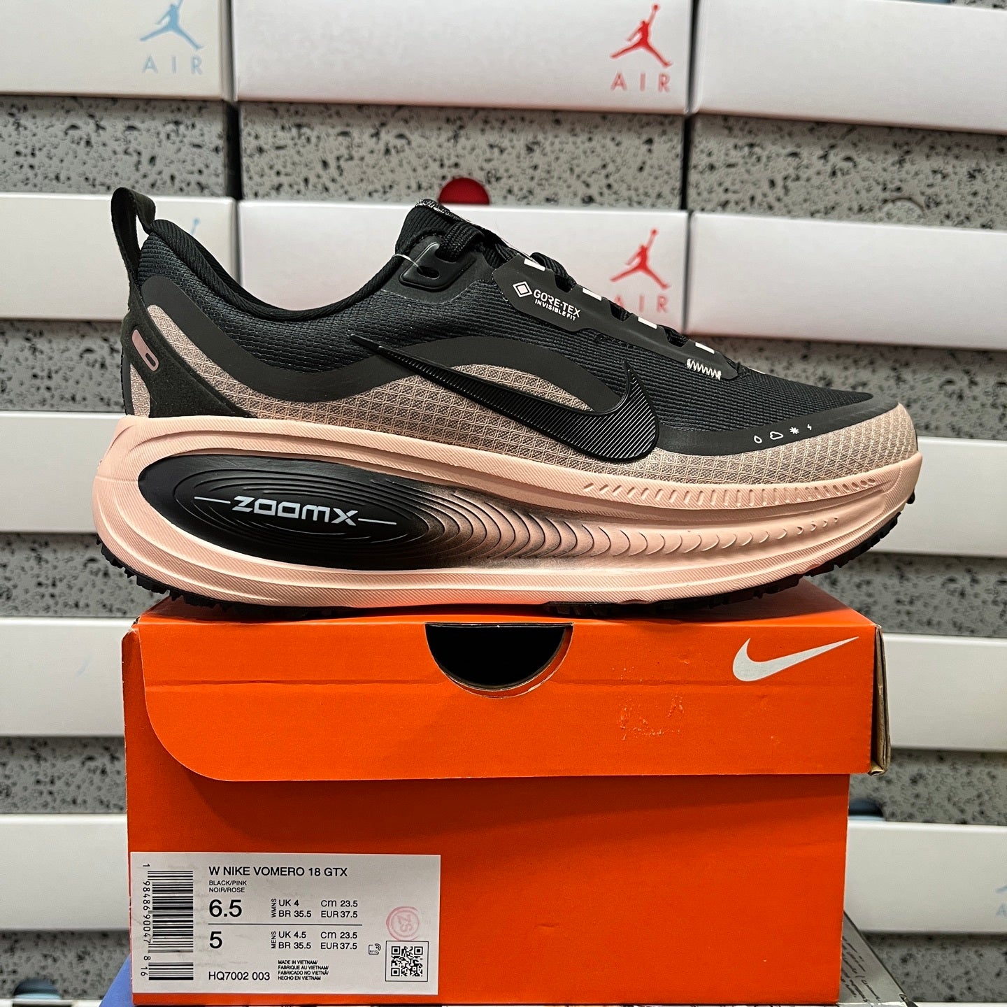 Vomero Plus Black Pink