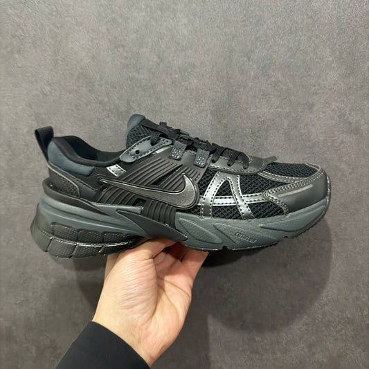 V2K Run Triple Black