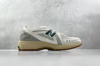 1906 White Green