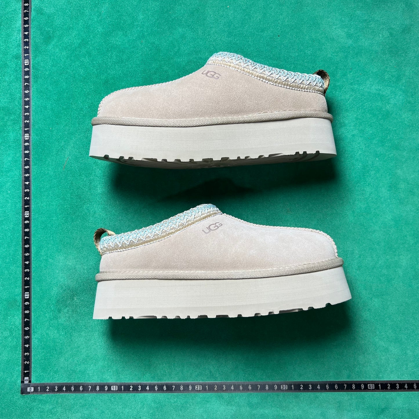 UGG