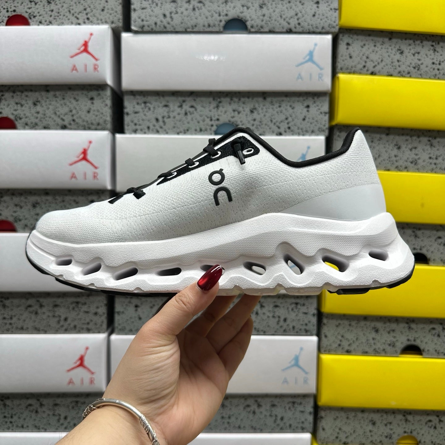 On Running Cloudtilt Remix White Black