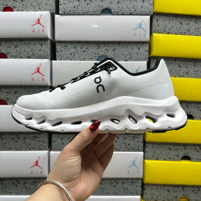 On Running Cloudtilt Remix White Black