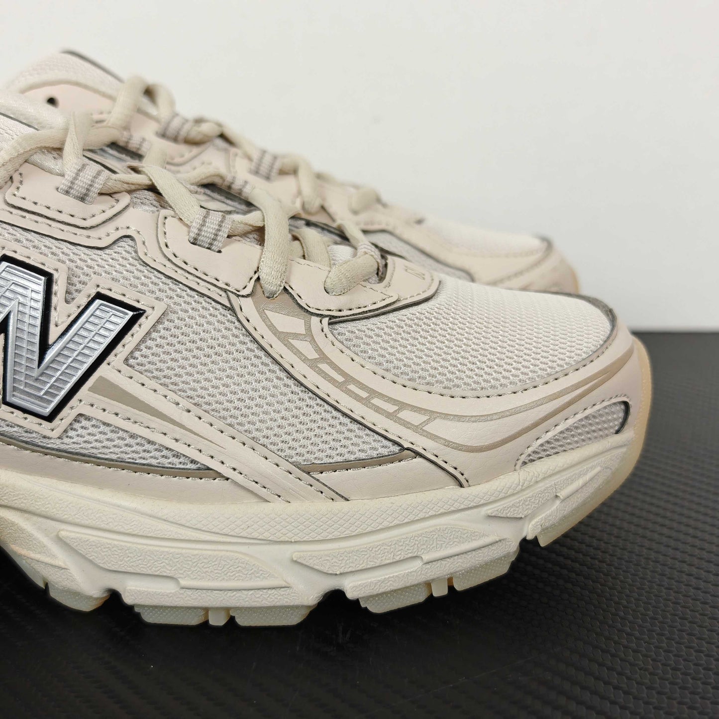 740 Sea Salt / Beige