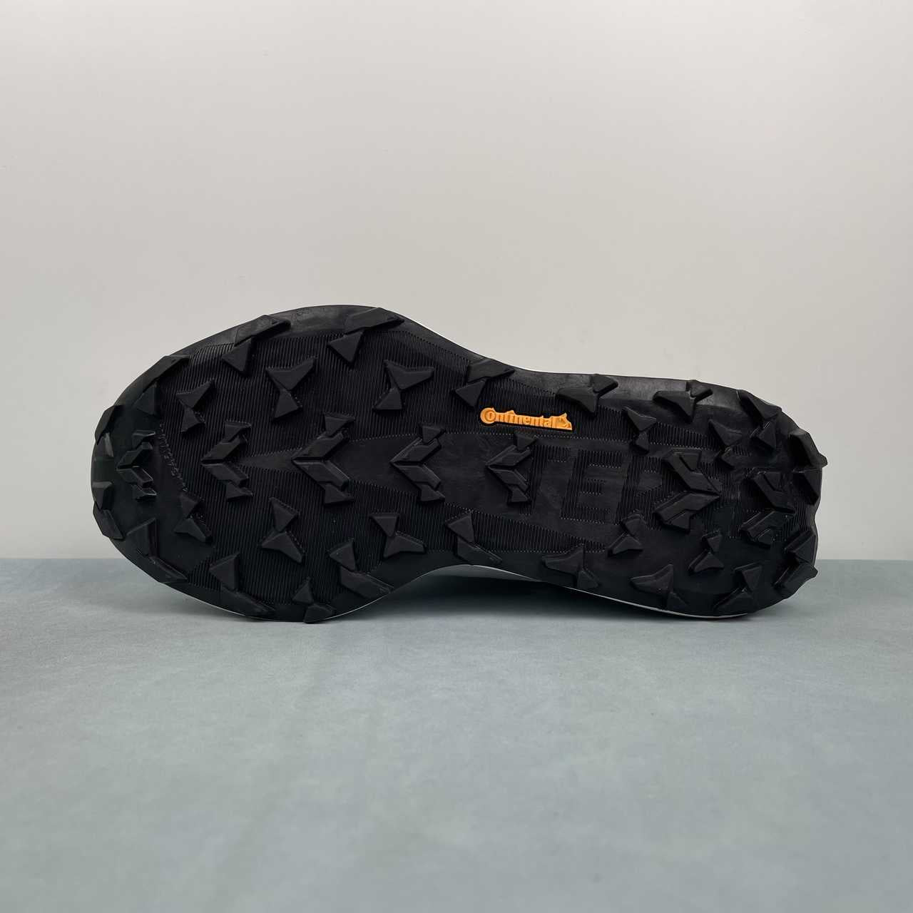 TERREX AGRAVIC White Black