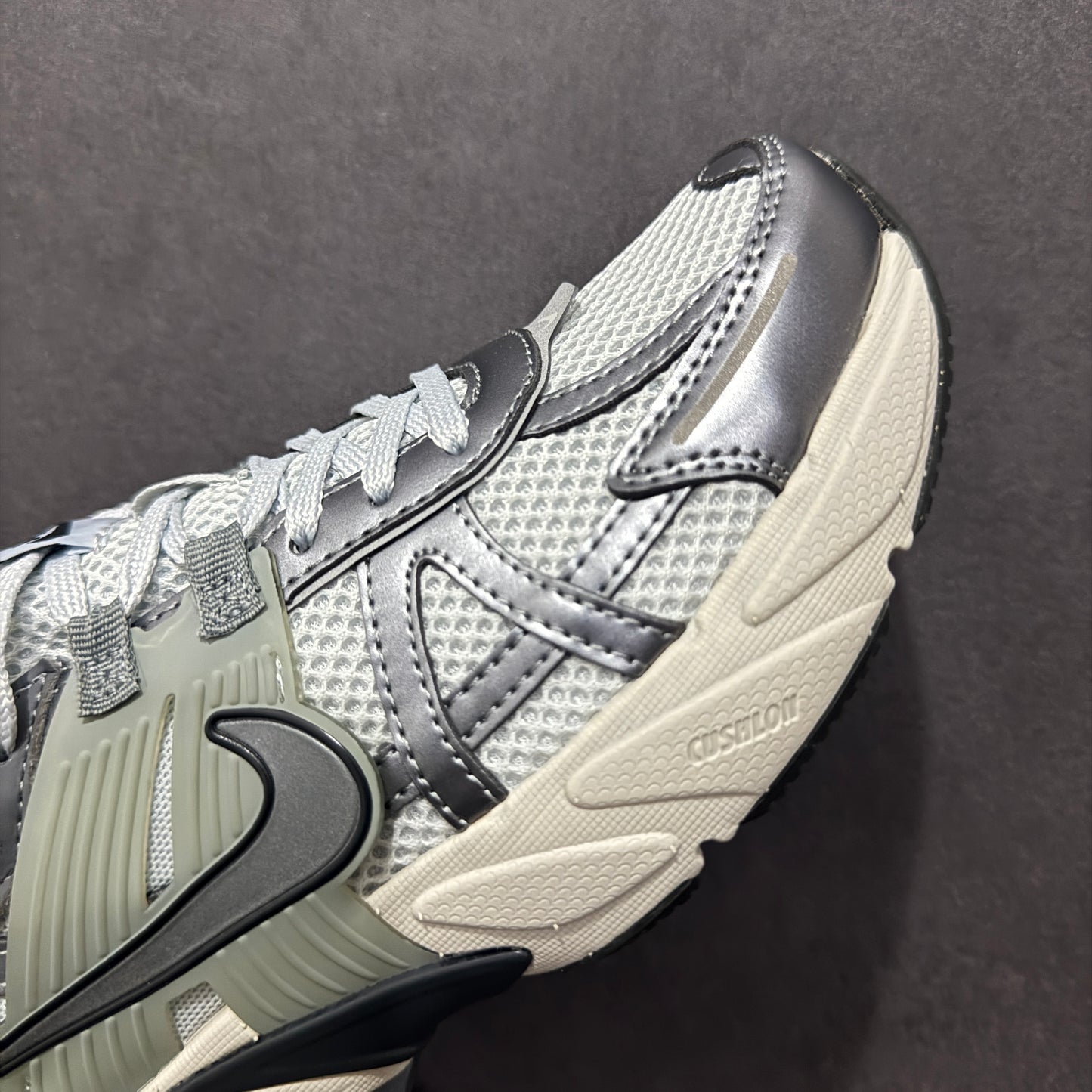 V2K Run Silver Grey