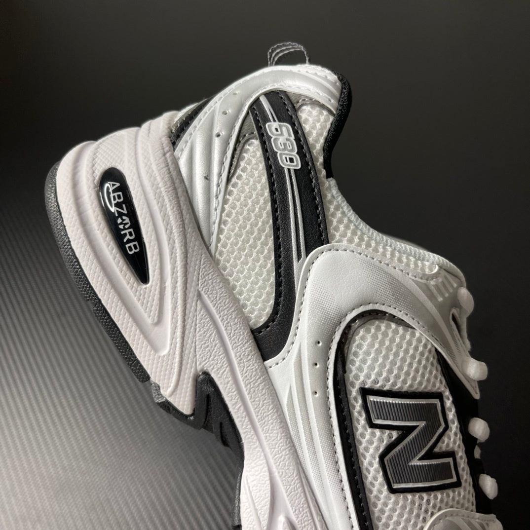 530 White and Black