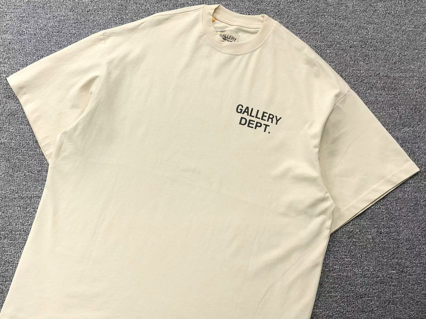T-shirt GALLERY DEPT