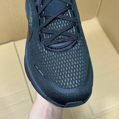 Vomero 18 Black