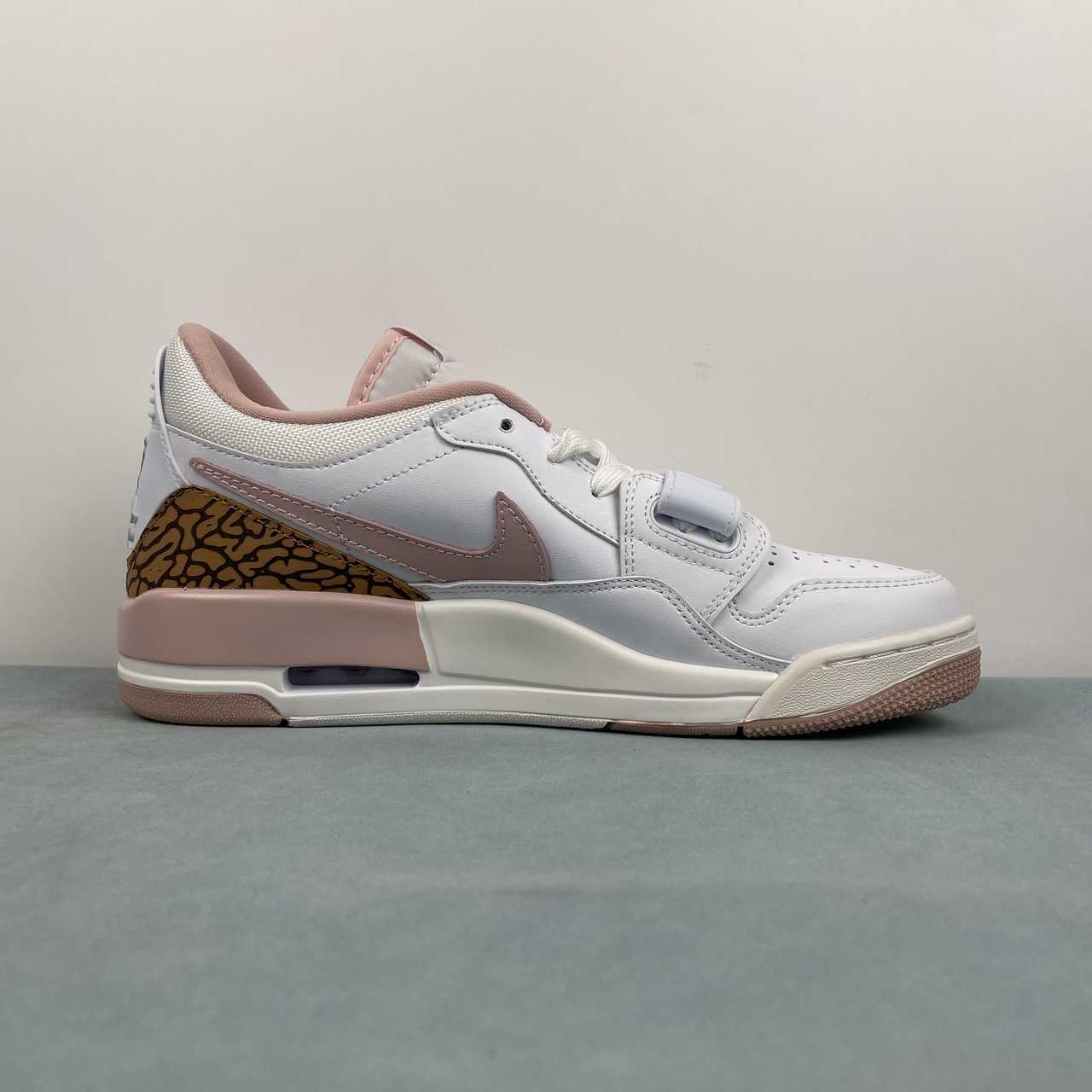 Legacy 312 White Archaeo Brown Sail Pink Oxford