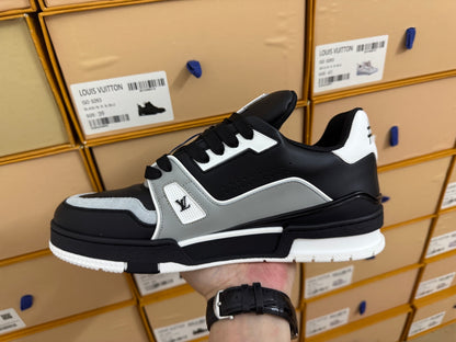 Trainer Black and Gray