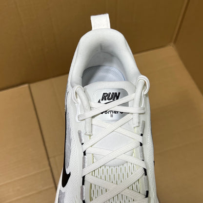 Vomero 18 White/Black