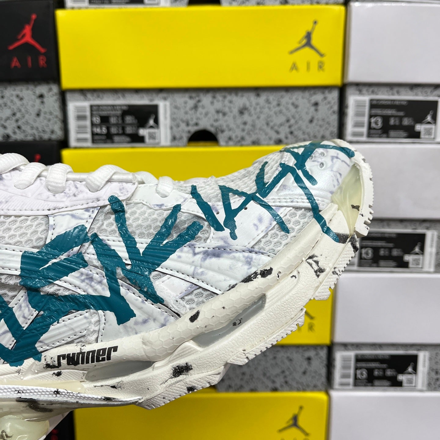BLG Runner Graffiti White Blue
