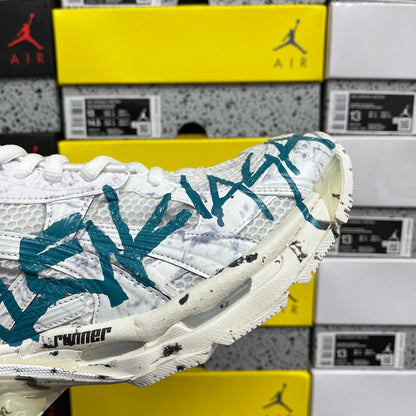 BLG Runner Graffiti White Blue