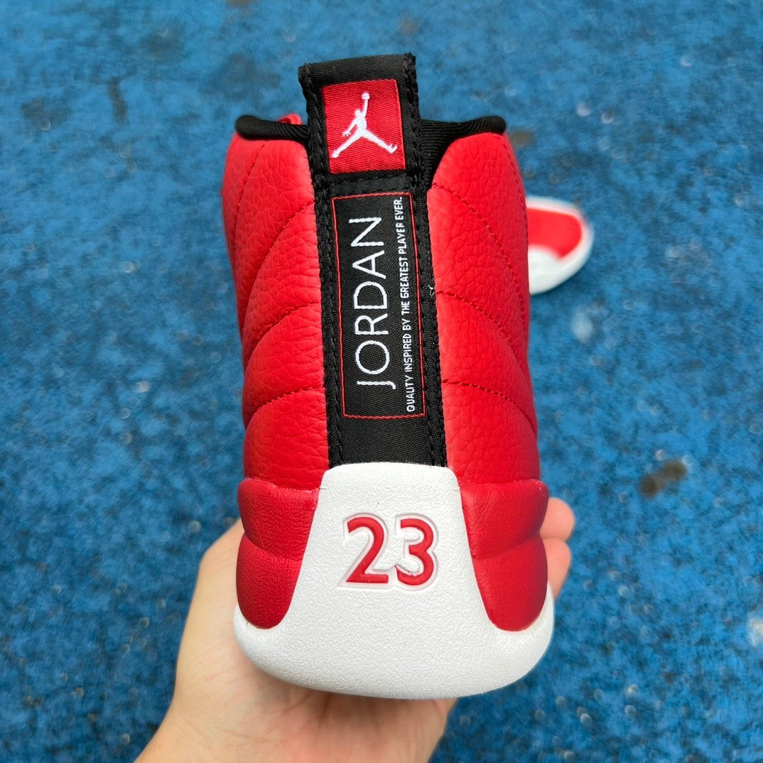12 RED WHITE
