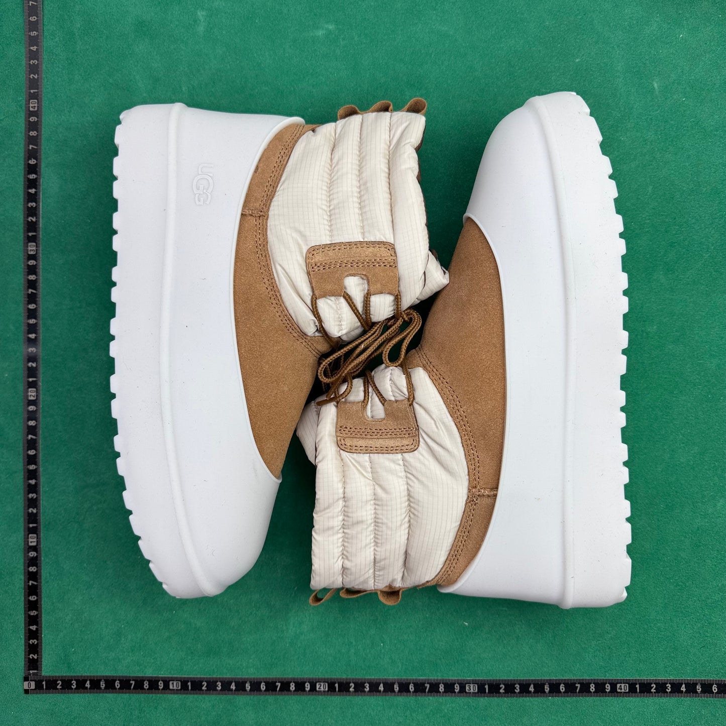 TT UGG CLASSIC MINI Lace-Up Weather
