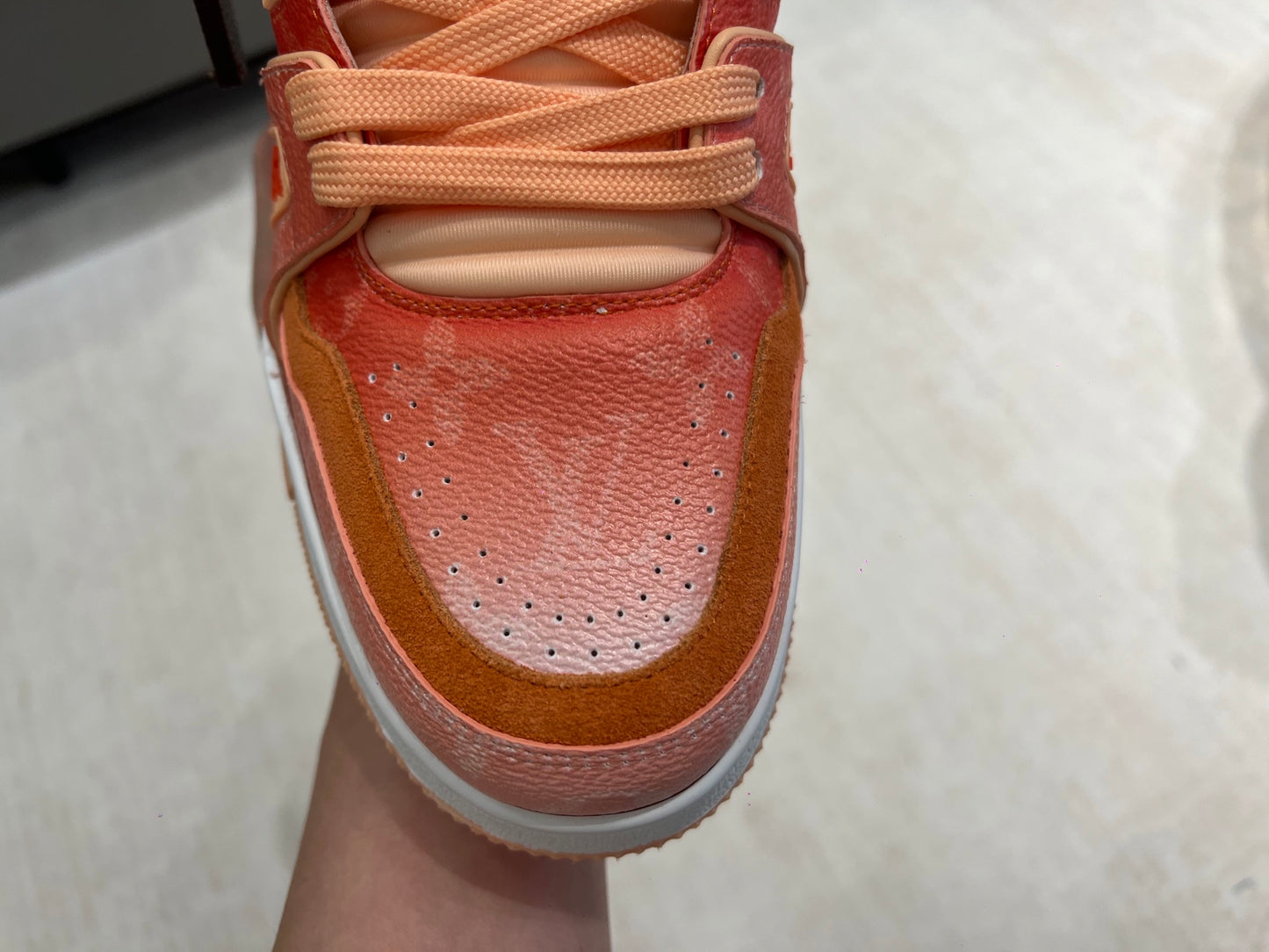 Trainer Orange