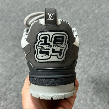 Skate Black and White