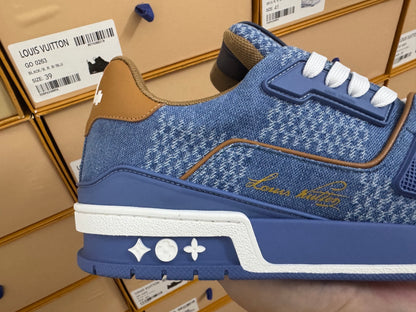 Trainer Blue