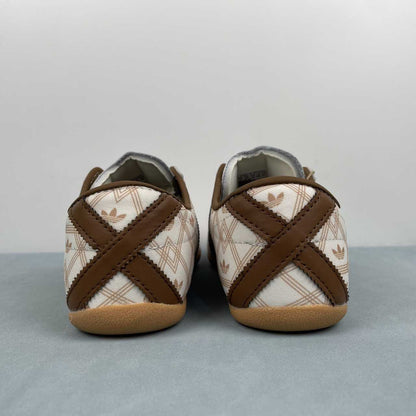 AD TOKYO White Preloved Brown