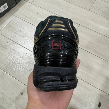 1906 Black and Gold