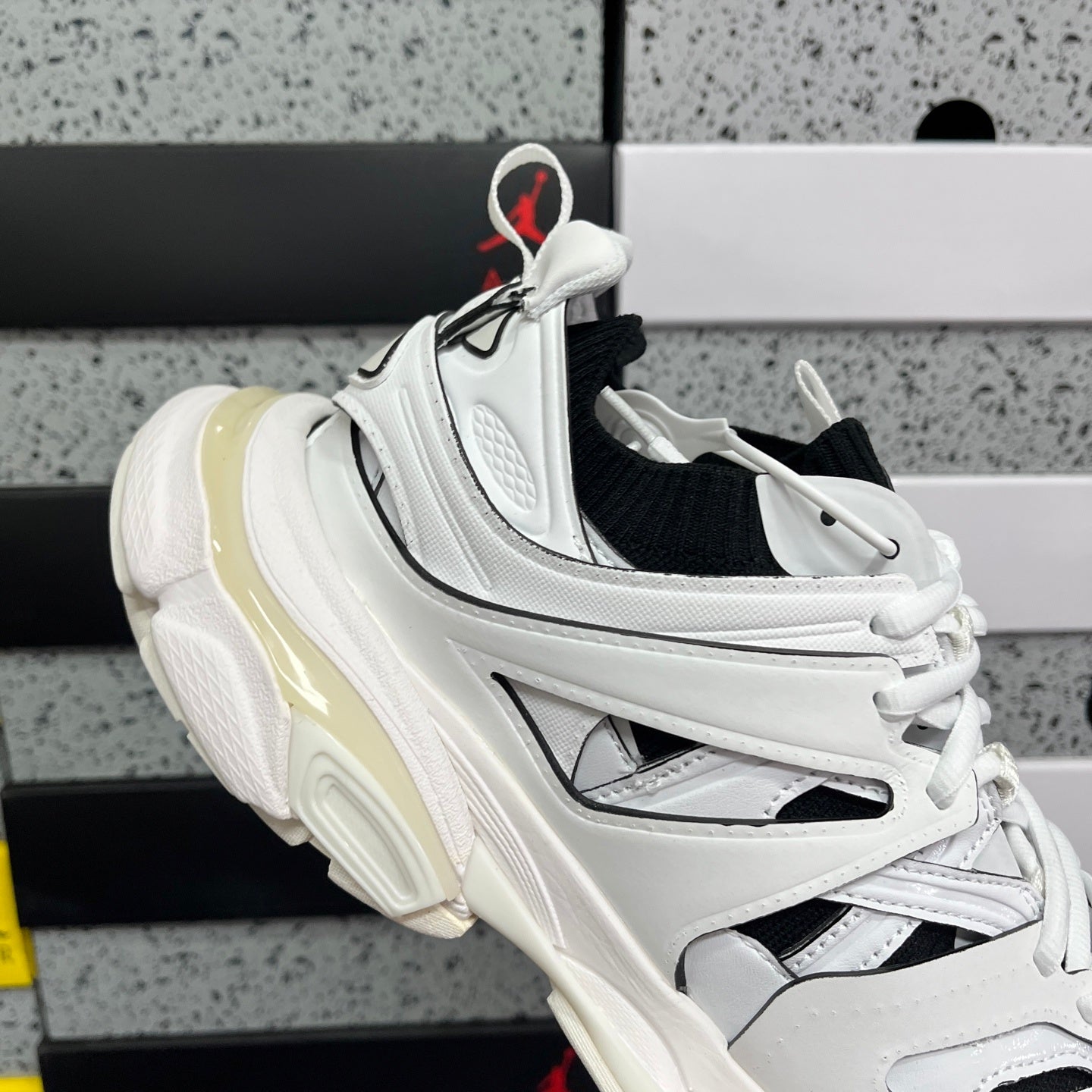 BLG Track Black White