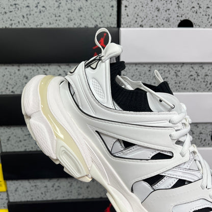 BLG Track Black White