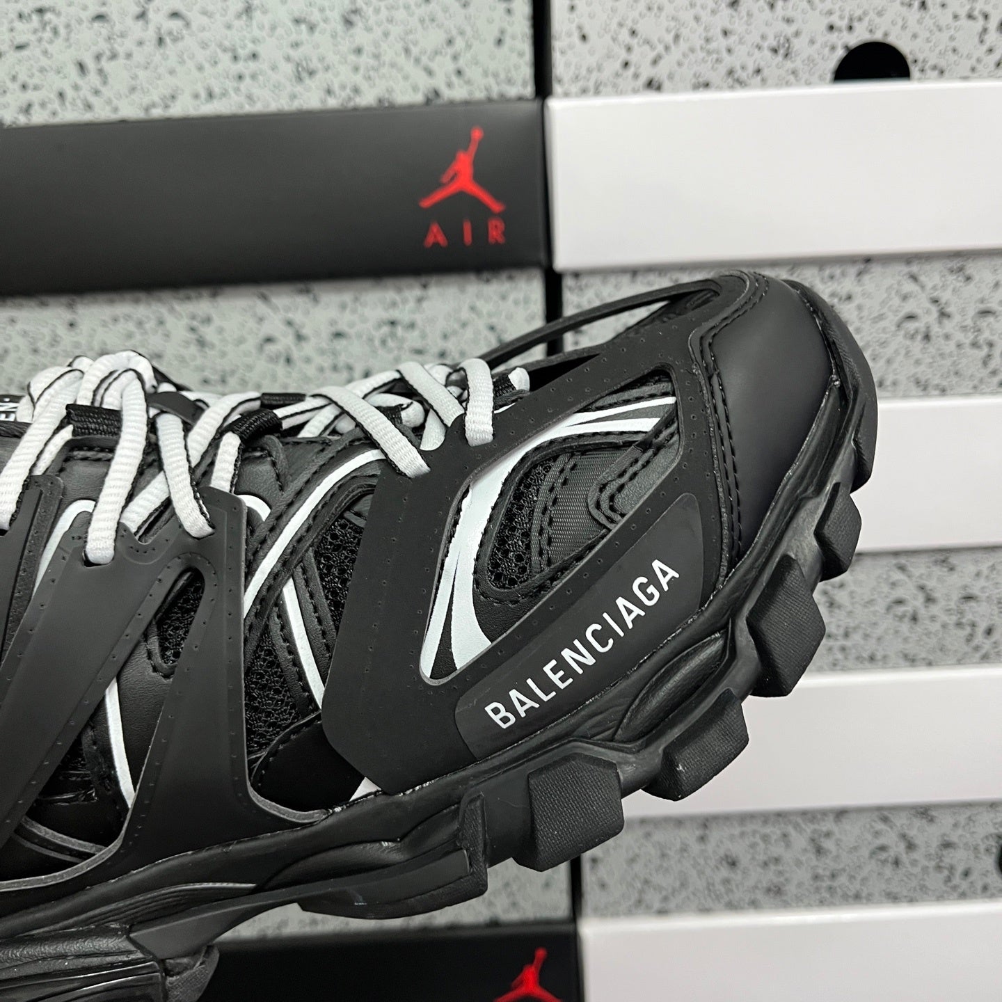 BLG Track White & Black