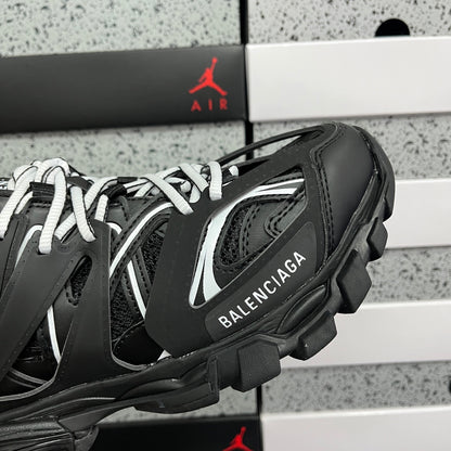 BLG Track White & Black