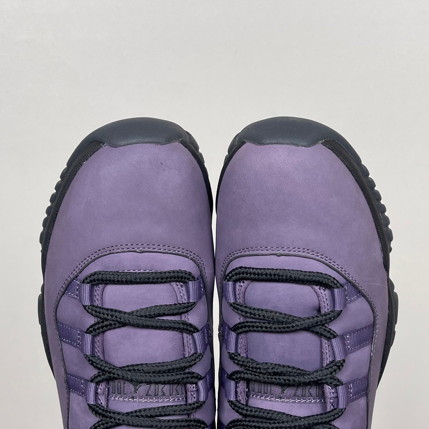 AJ11 Low Purple