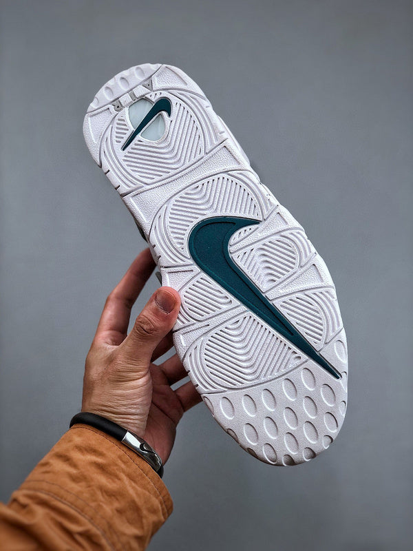 Uptempo Dust/White.
