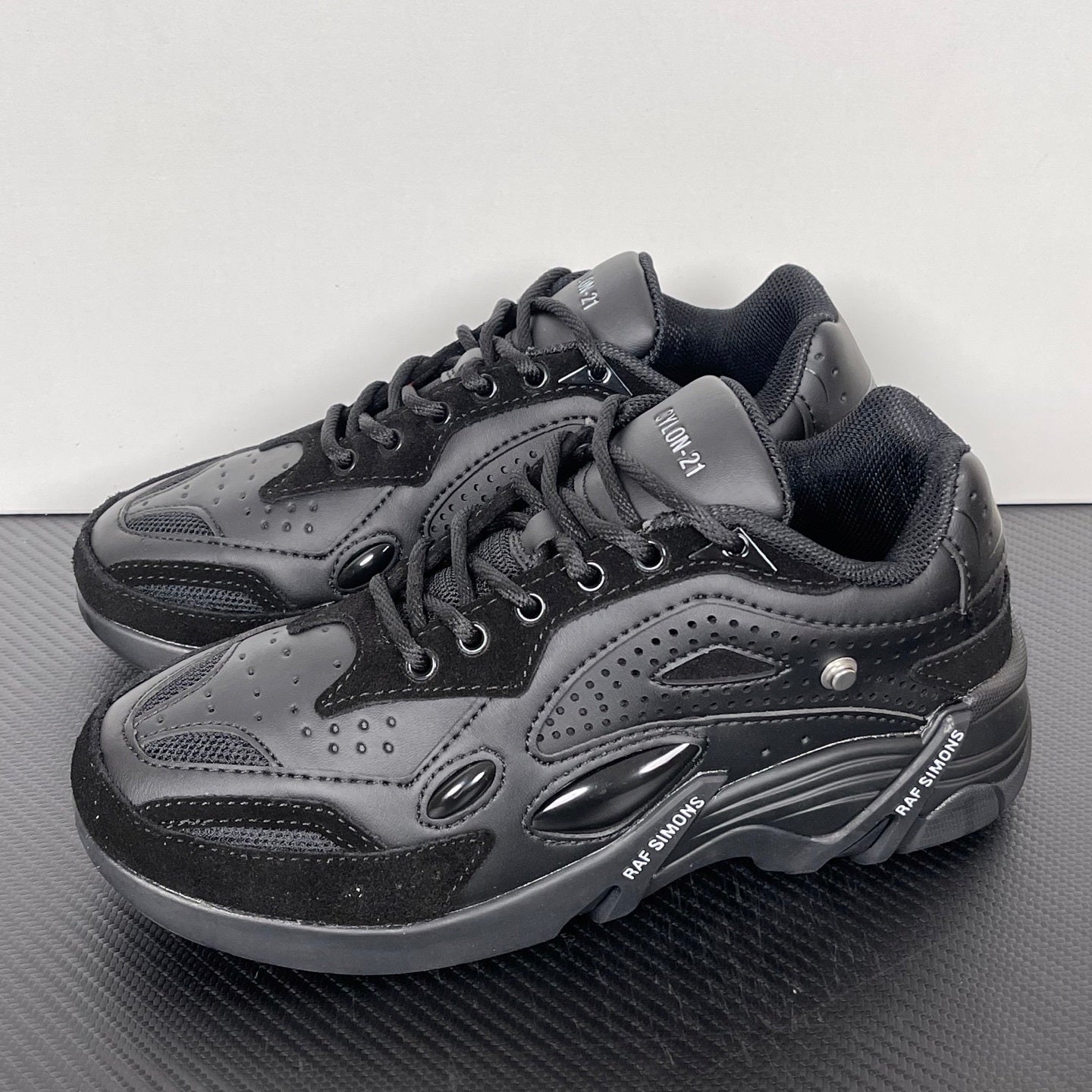 Cylon-21 All Black