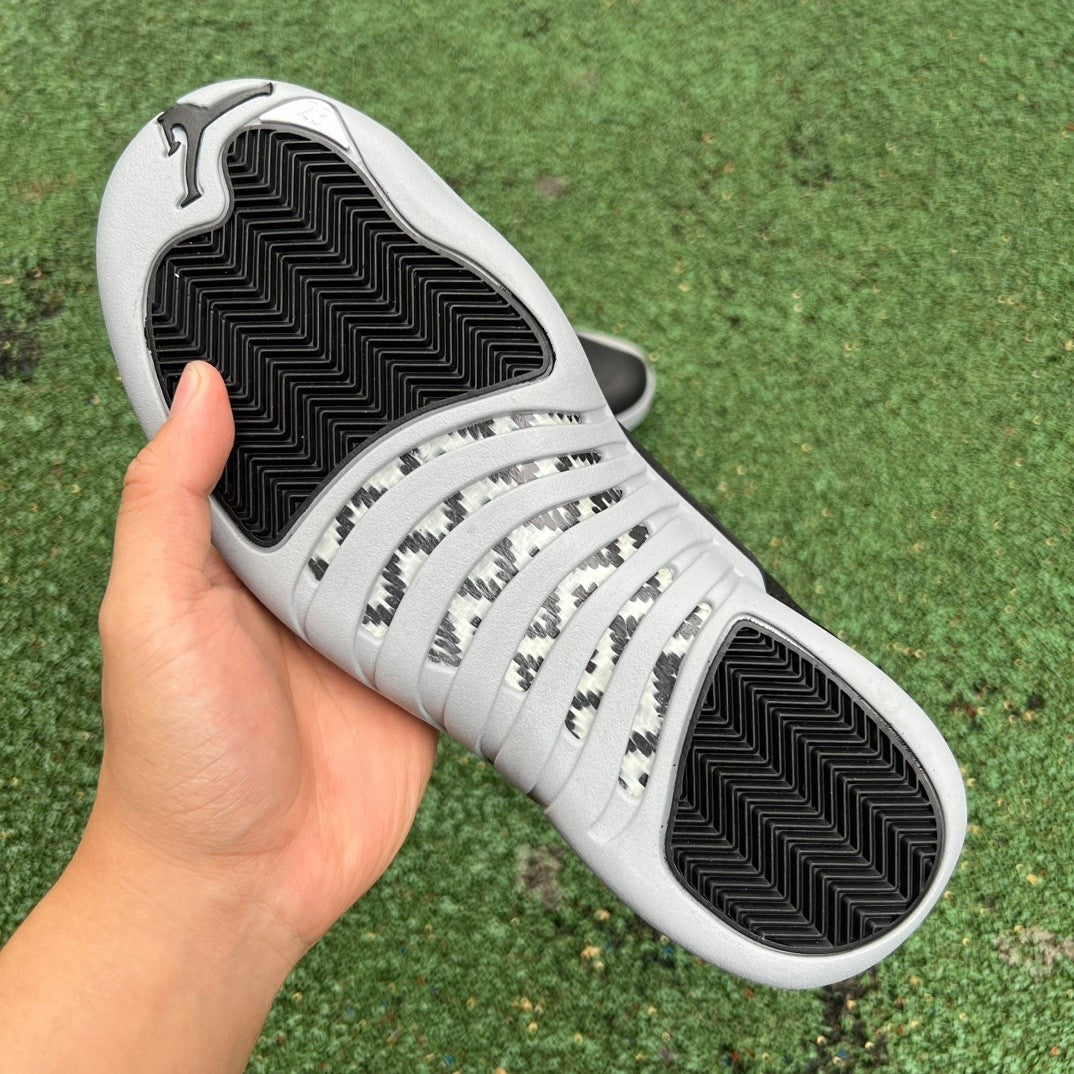 12 Fog Grey Black