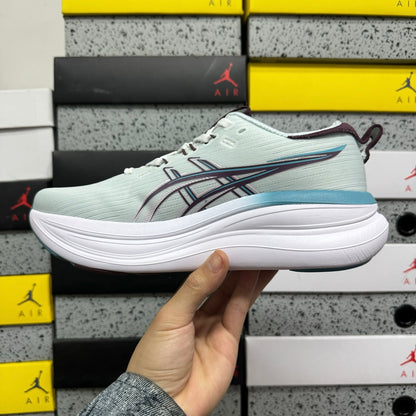 GEL-NIMBUS 28 Light Blue