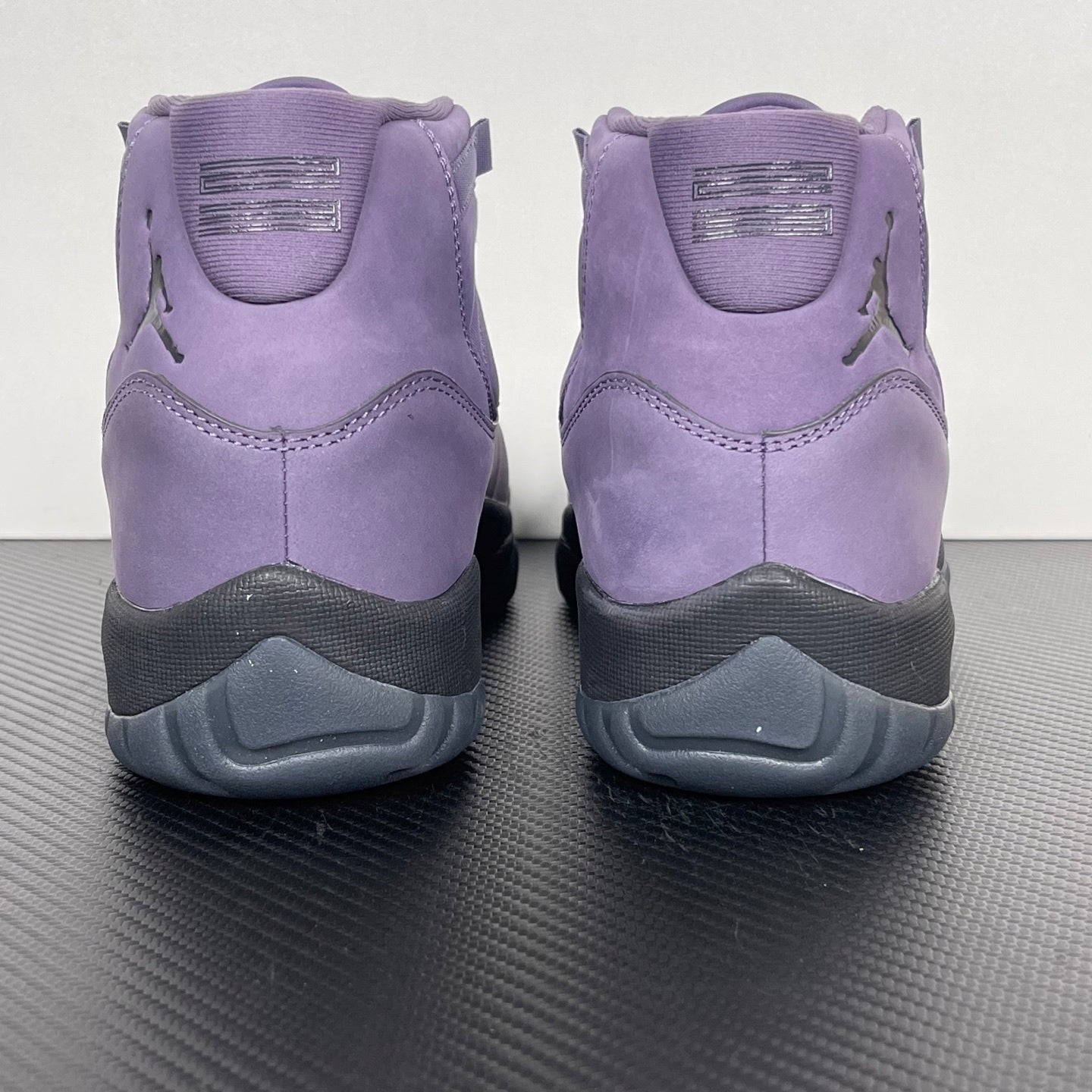 AJ11 Low Purple