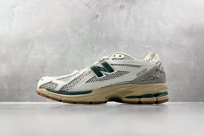 1906 White Green