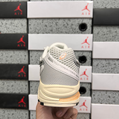 GEL-DS TRAINER 14 White/Grey/Black