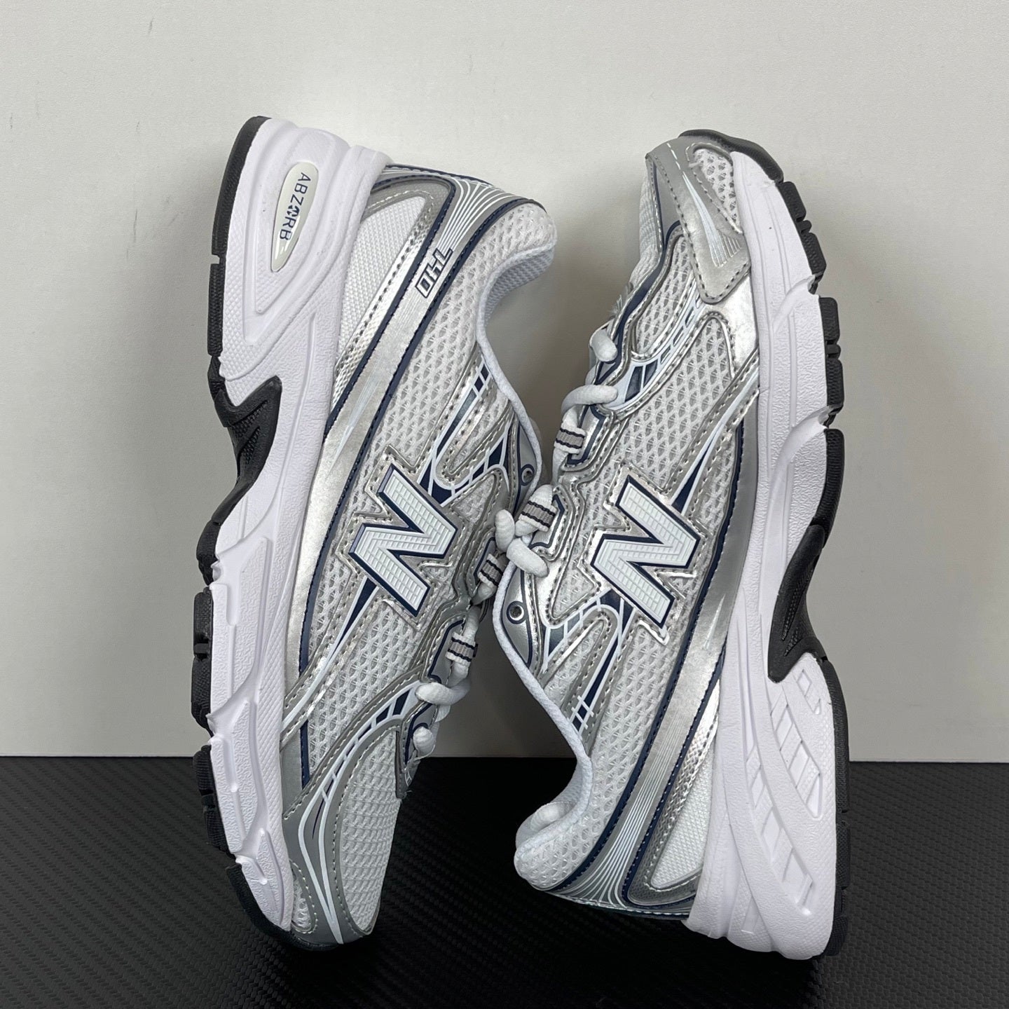 740 White / Silver / Navy