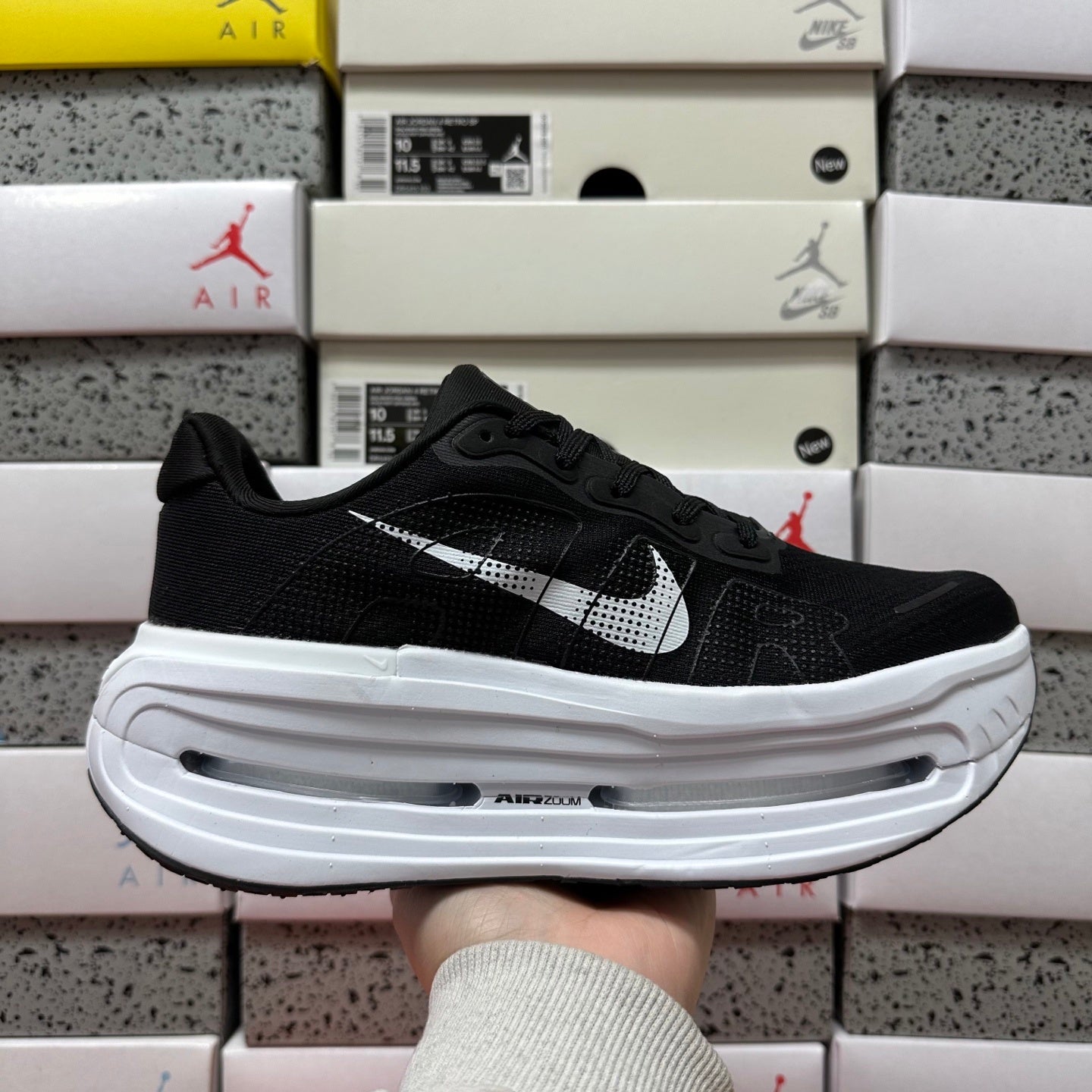 Vomero Premium Black/White