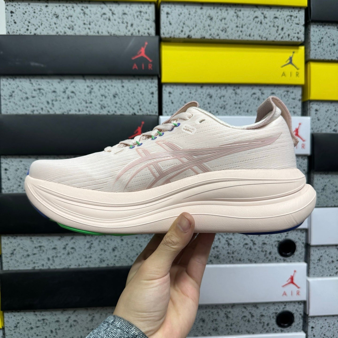 GEL-NIMBUS 28 Beige Pink