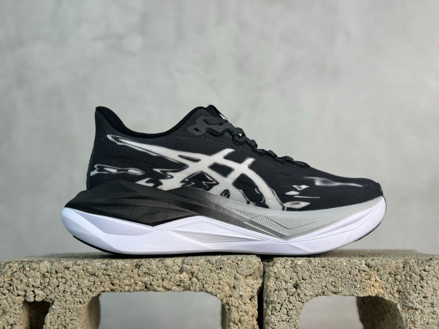 Superblast 3 Black/White