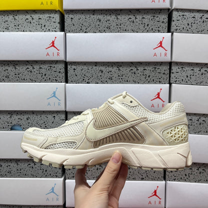 Vomero 5 Pale Ivory