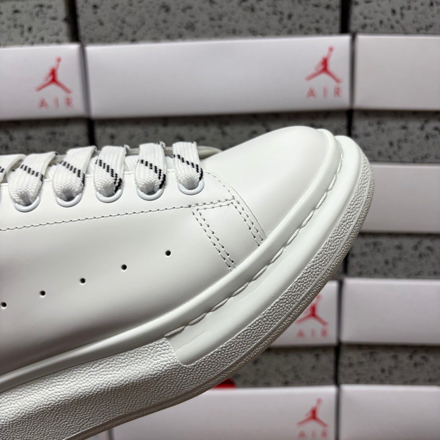 Alexander McQueen Shadow White Black