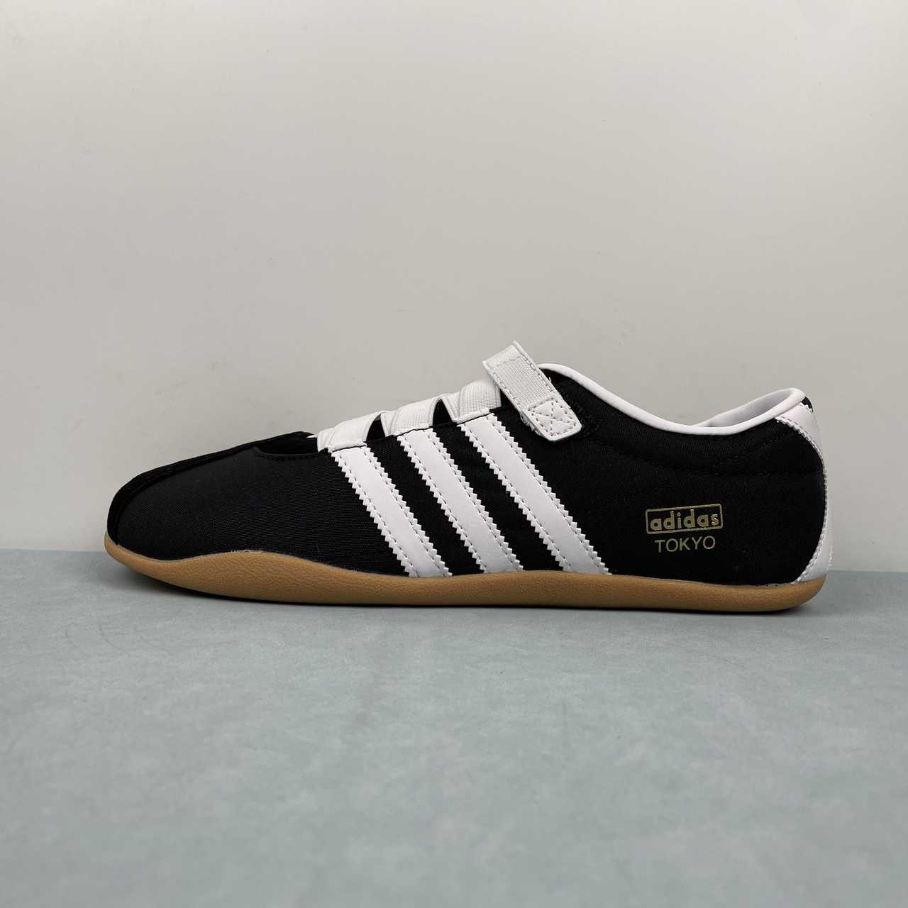 AD TOKYO Black White