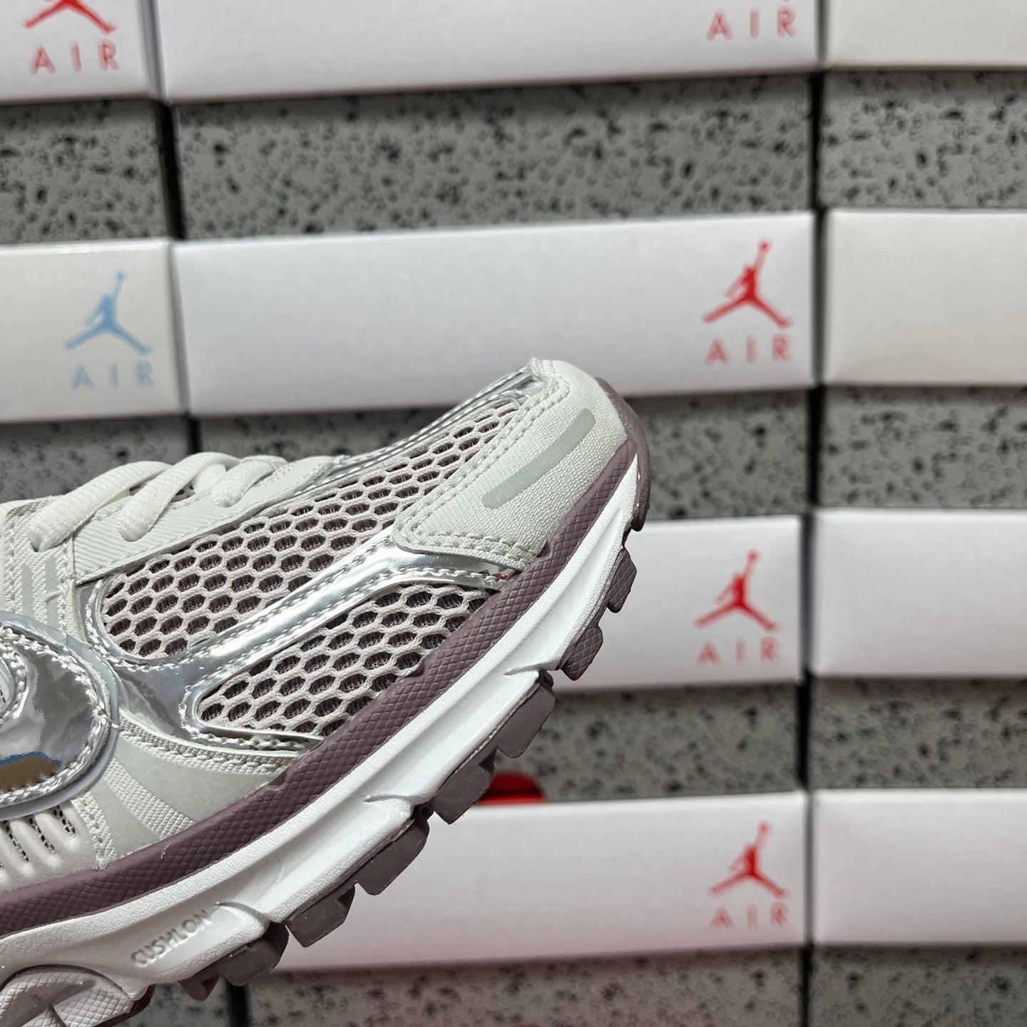 Vomero 5 Grey Metallic Silver