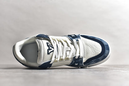 Trainer White and Blue