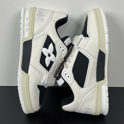 Trainer White and Black