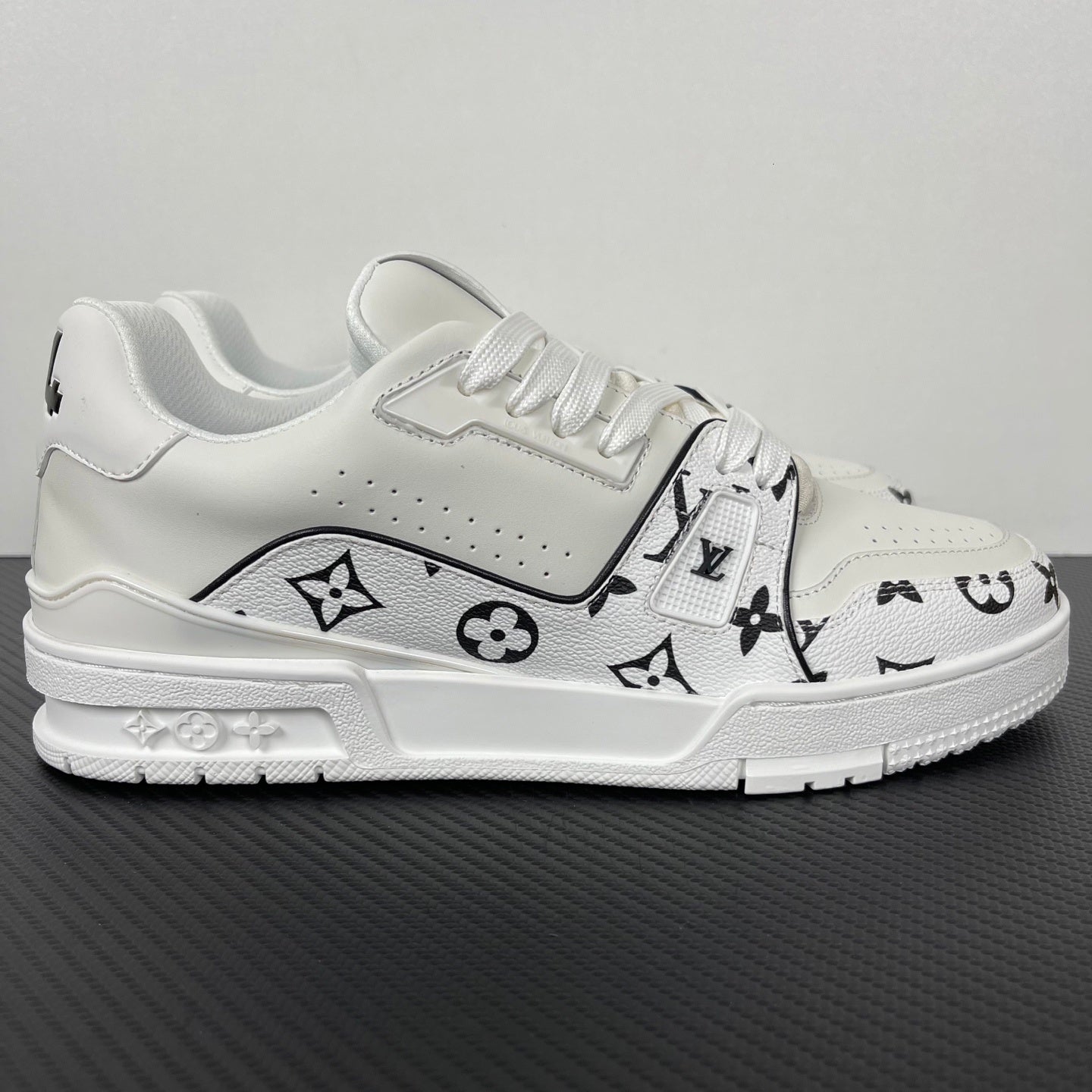 Trainer White Monogram