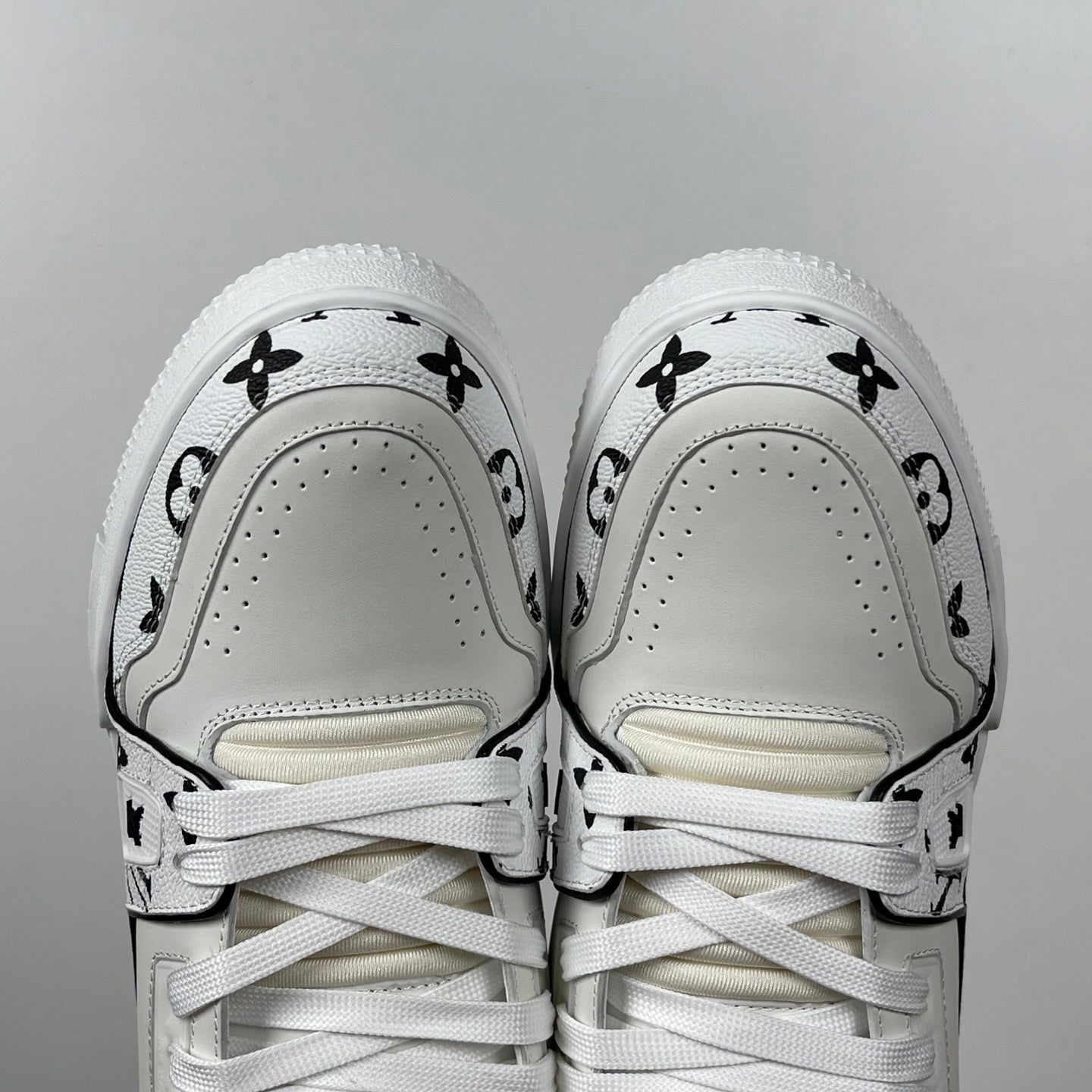 Trainer White Monogram